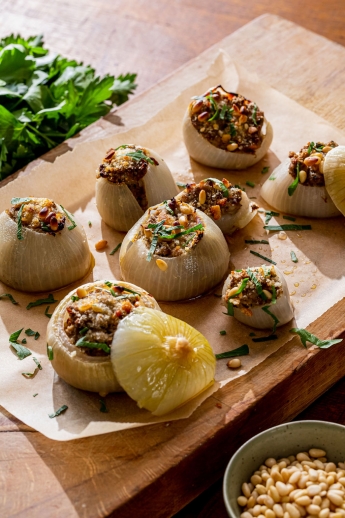 Mild onions with provencal stuffing recipe