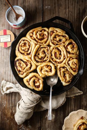 Salted caramal apple cinnamon rolls recipe