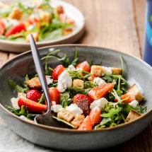 recette de la Salade de roquette, fraise et fromage frais de chèvre